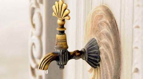 Camilerde çalmadık musluk bırakmadı