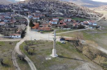 Camisiz Minare Köyün Sembolü Oldu
