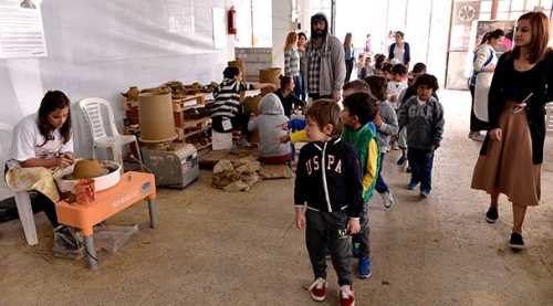 Çamura çocuk eli değdi