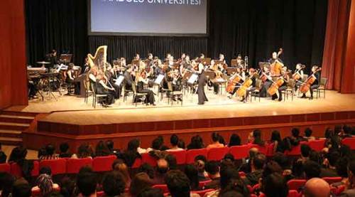 Canlı müzik eşliğinde sessiz film gösterimi