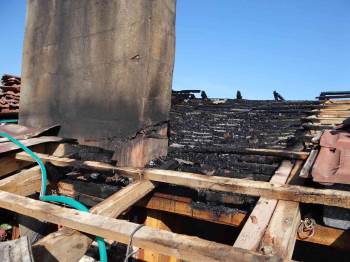 Çatı Yangını İtfaiyenin Erken Müdahalesi İle Büyümeden Söndürdü
