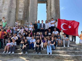 Çavdarhisar’Da Başarılı Öğrencilere Aizanoi Antik Kenti Gezisi
