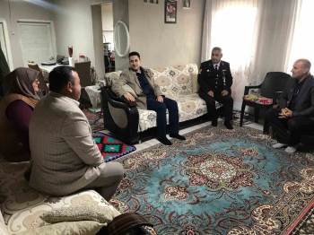 Çavdarhisar Kaymakamı Gedik’Ten Şehit Ailelerin Anneler Günü Ziyareti
