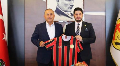 Çavuşoğlu’nun jesti bitmiyor