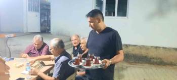 Çaycıdan "İnsanlık Ölmemiş" Dedirten Davranış
