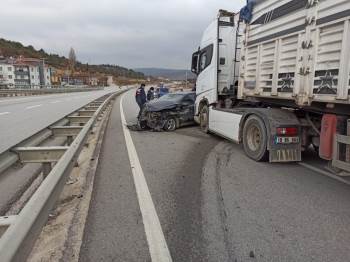 Çekici İle Otomobil Çarpıştı; 2 Yaralı
