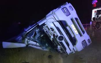 Çekici Şarampole Devrildi: 1 Ölü
