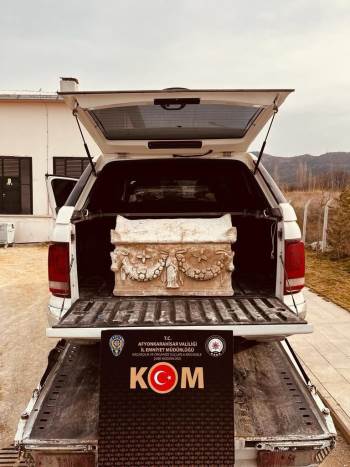 Çekici Üzerinde Taşınan Araçtan Roma Dönemine Ait Çocuk Lahiti Çıktı
