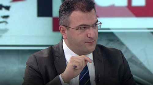 Cem Küçük'ün evini kurşunladılar