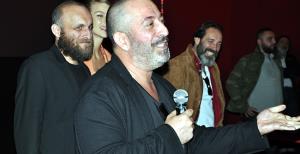 Cem Yılmaz kırdı geçirdi