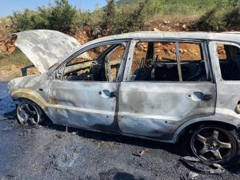 Cenazeye Giderken Aracı Kül Oldu
