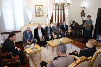 Cengiz, Vali Çiçek’E Yeni Kitabını Takdim Etti
