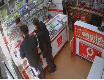 Cep Telefonu Hırsızlığı Güvenlik Kamerasında
