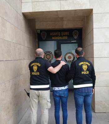 Çeşitli Suçlardan Aranan 2 Şahıs Polis Tarafından Yakalandı
