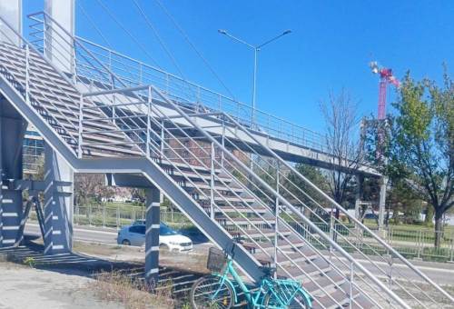 Çevre yolunda üst geçide bisiklet bağlandı