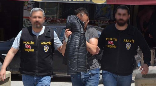 Cezaevinden izinli çıkıp kamyonet çaldı!