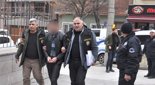 Cezaevinden kaçıp adam öldürdü