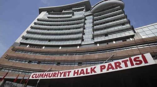 CHP’de yaprak dökümü sürüyor