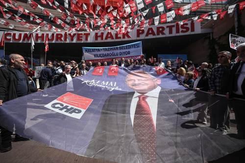 CHP'deki "Halkla Bayramlaşma" programına partililer gelmeye başladı
