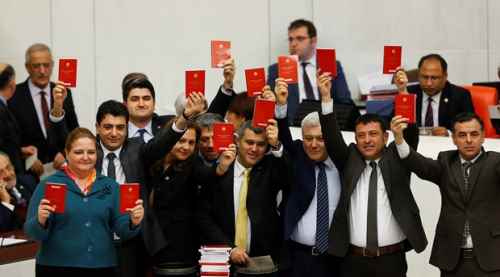 CHP'den 'anayasalı' protesto