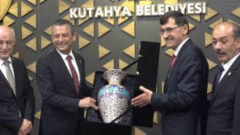 Chp Genel Başkanı Özel’Den Kütahya Belediye Başkanı Kahveci’Ye Tebrik Ziyareti
