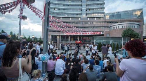 CHP Genel Merkezinde oturma eylemi