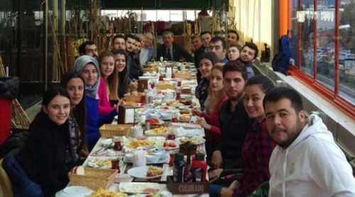 CHP'li gençler kahvaltıda bir araya geldi