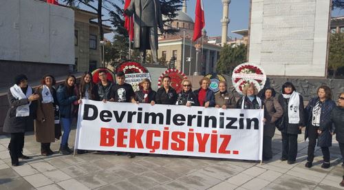 CHP'li kadınlardan 10 Kasım nöbeti