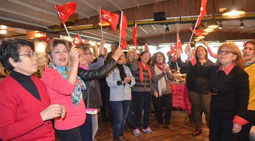 CHP'li kadınlardan coşkulu kutlama