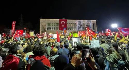 CHP meydanlarda, iktidar köşeye sıkışıyor!