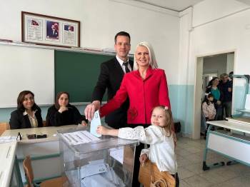 Chp Milletvekili Tüzün Oyunu Kullandı
