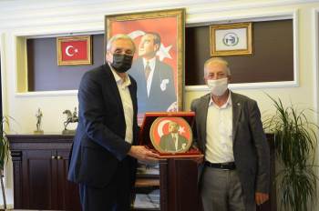 Çiçeği Burnundaki Muhtarla Bir Araya Geldi
