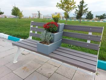 Çiçek Saksılı Banklar
