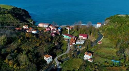 Cide İlyasbey Köyü: Serdar Ortaç'ın Baba Ocağı ve Yeni Yuvası