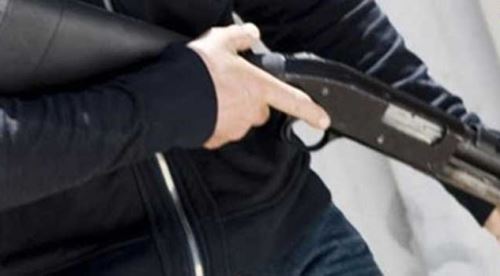 Cinnet getiren baba karısını ve kızını öldürdü