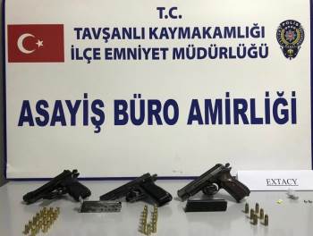 Çocuğa Uyuşturucu Satmaya Çalıştılar
