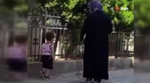 Çocuğunu beline ip bağlayıp dolaştırdı!