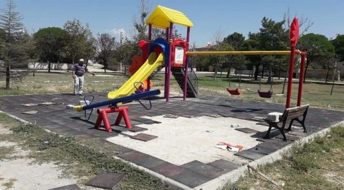 Çocuk parkını ateşe verdiler