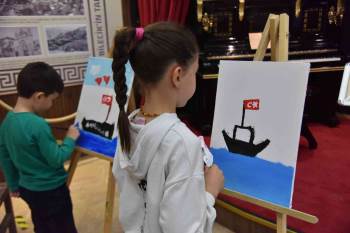 Çocuklar 19 Mayıs Coşkusu Tuvallere Yansıttı
