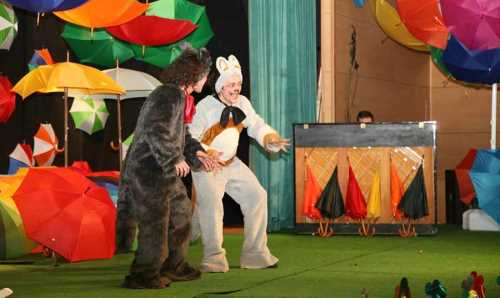 ÇOCUKLAR BARIŞ ÇİÇEĞİ'Nİ İZLEDİ