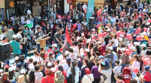 Çocuklar Eskişehir’de şölen havasında kutladı