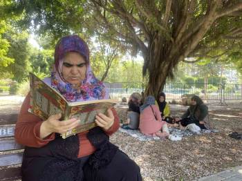 Çocuklar İçeride, Anneler Dışarıda Terledi