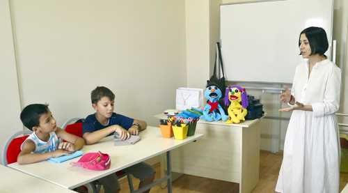 Çocuklar kuklalarını kendileri tasarlıyor