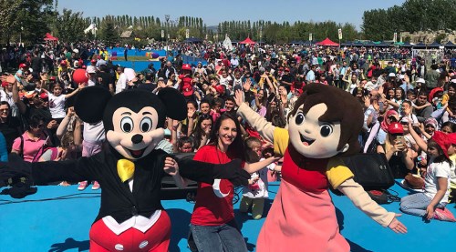 Çocuklar Sazova’da bayram yaptı