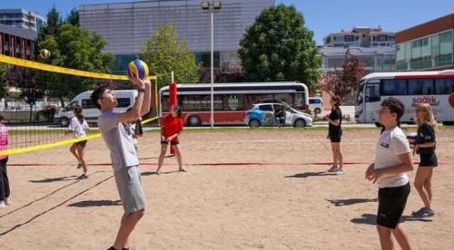 Çocuklar yazı dolu dolu geçiyor