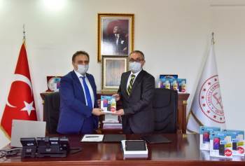 Çocuklara 75 Adet Tablet Hediye Edildi
