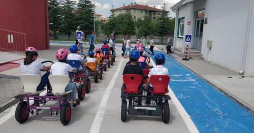 Çocuklara akülü ve aküsüz araçlar ile trafik eğitimi