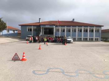 Çocuklara Güvenli Okul Yolu Projesi Çerçevesinde Eğitim Verildi
