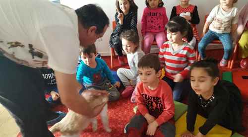 Çocuklara hayvan sevgisi aşılanıyor