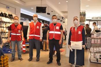 Çocukların Bayramlıkları Kızılay’Dan
